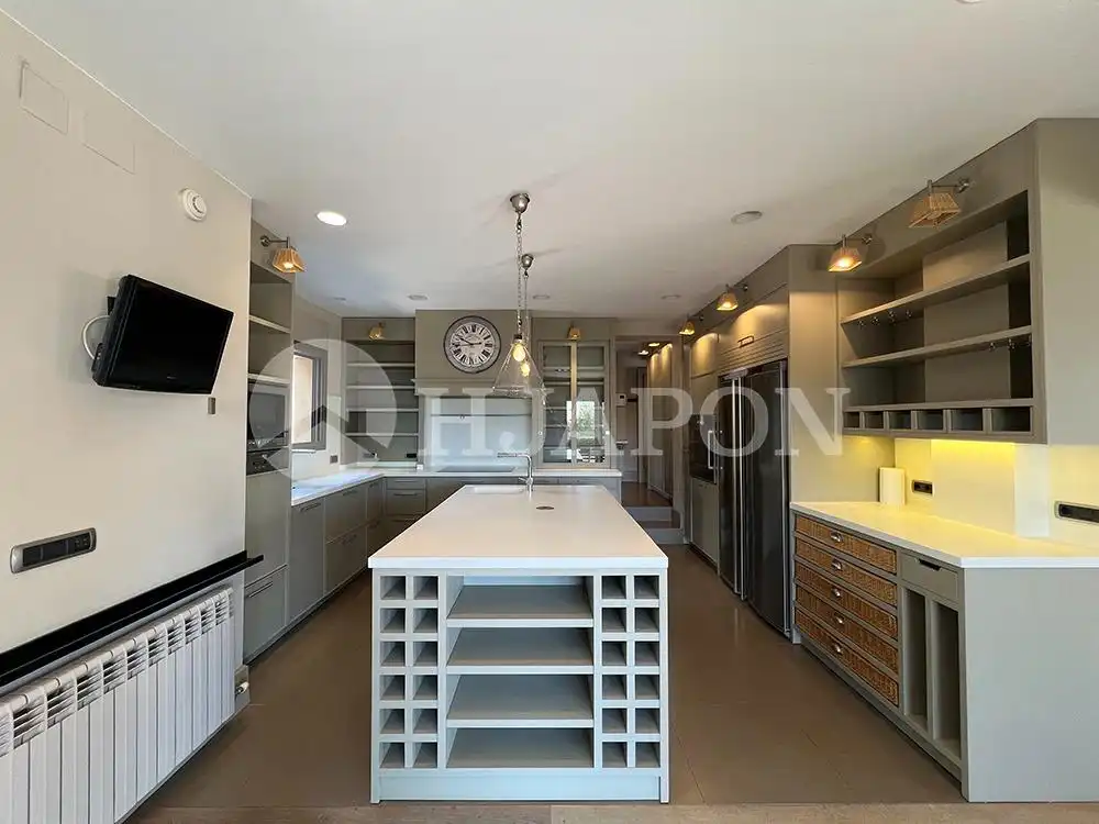Cocina de Casa o chalet en venta en Alella con Aire acondicionado, Calefacción y Jardín privado