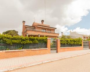 Vista exterior de Casa o xalet en venda en Valladolid Capital amb Terrassa i Balcó