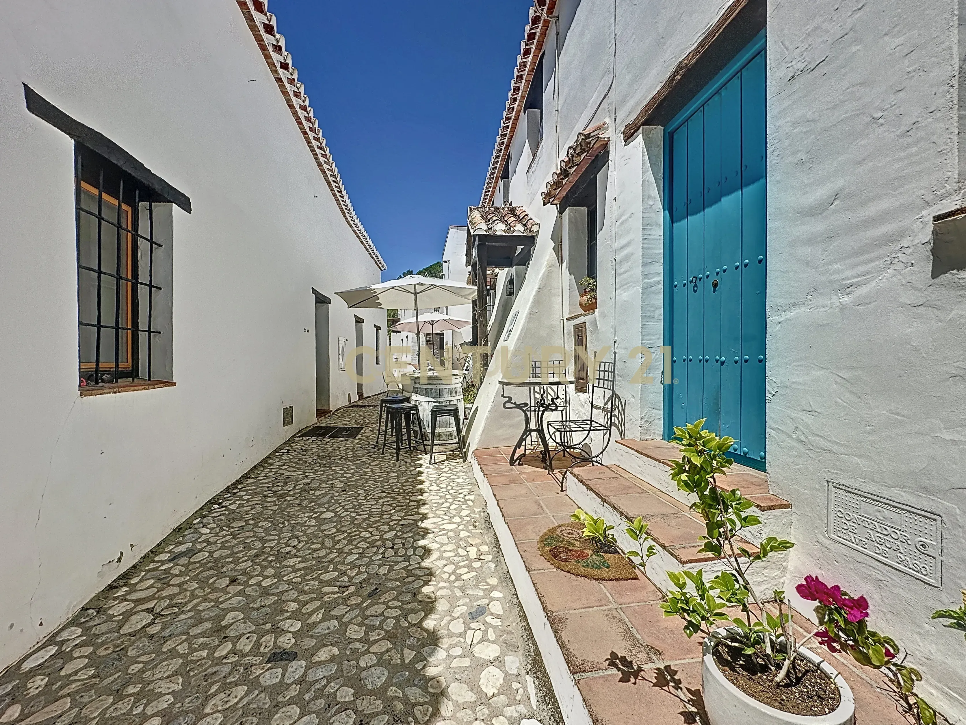 Exterior view of House or chalet for sale in Frigiliana  with Air Conditioner, Swimming Pool and Oven