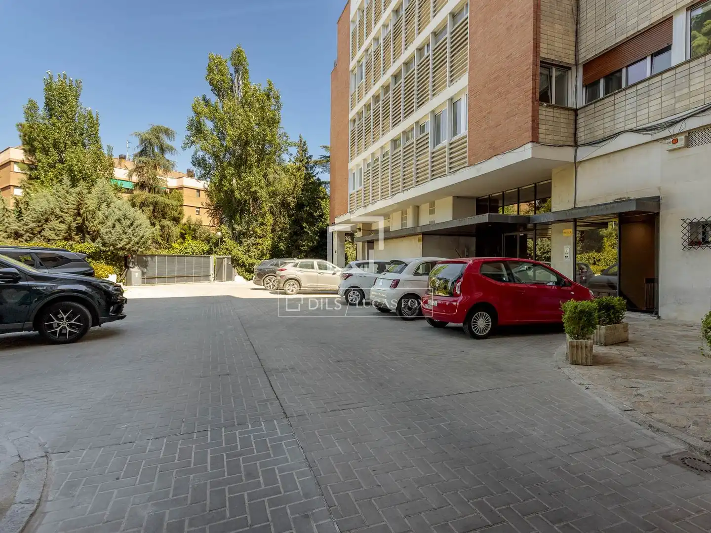 Parking of Flat for rent in Madrid  with Air Conditioner, Heating and Private garden