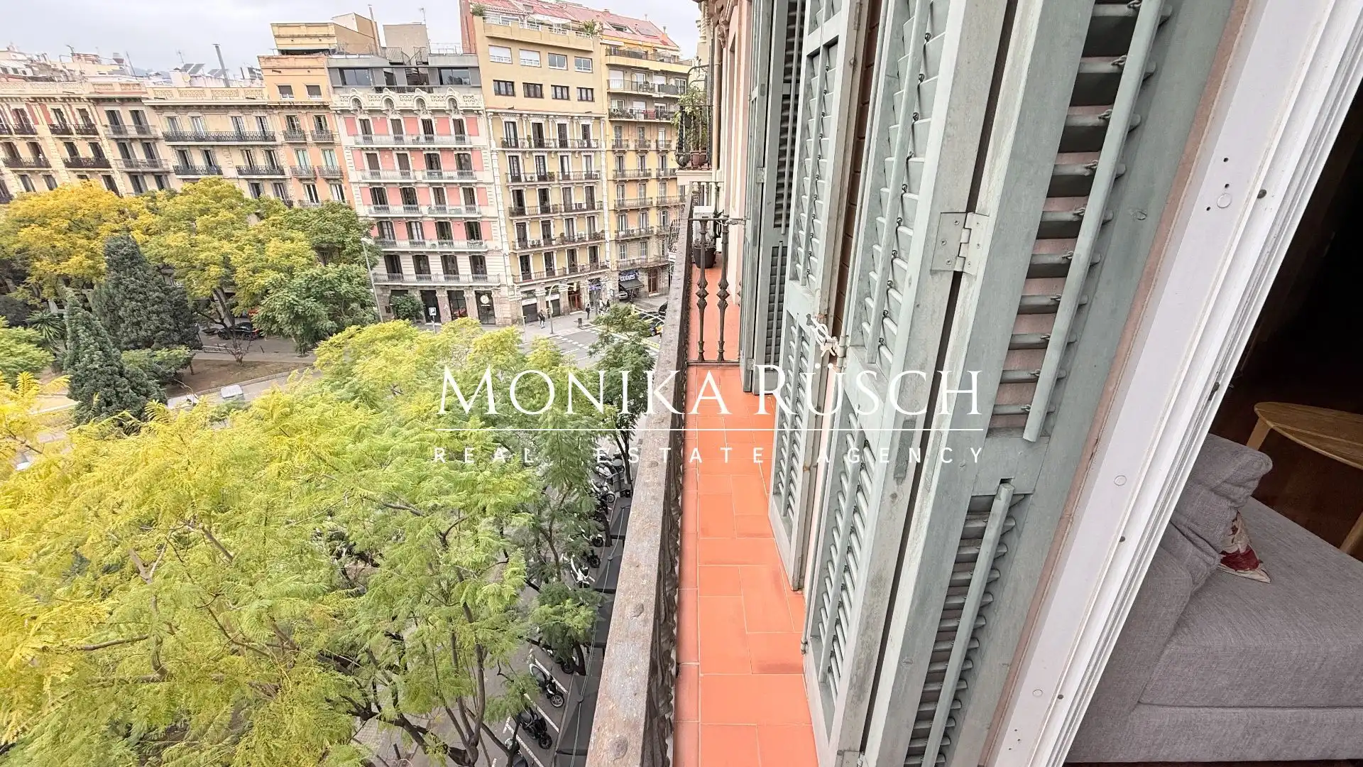 Exterior view of Flat for sale in Barcelona  with Air Conditioner and Heating