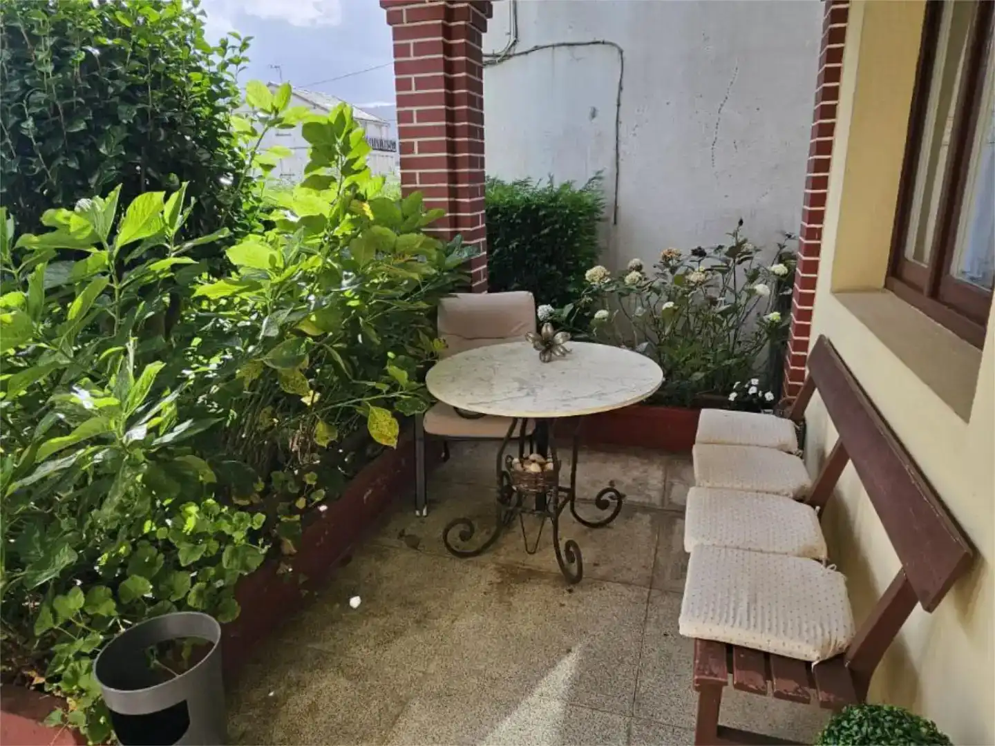 Terrassa de Casa o xalet en venda en Viveiro amb Jardí privat, Parquet i Moblat
