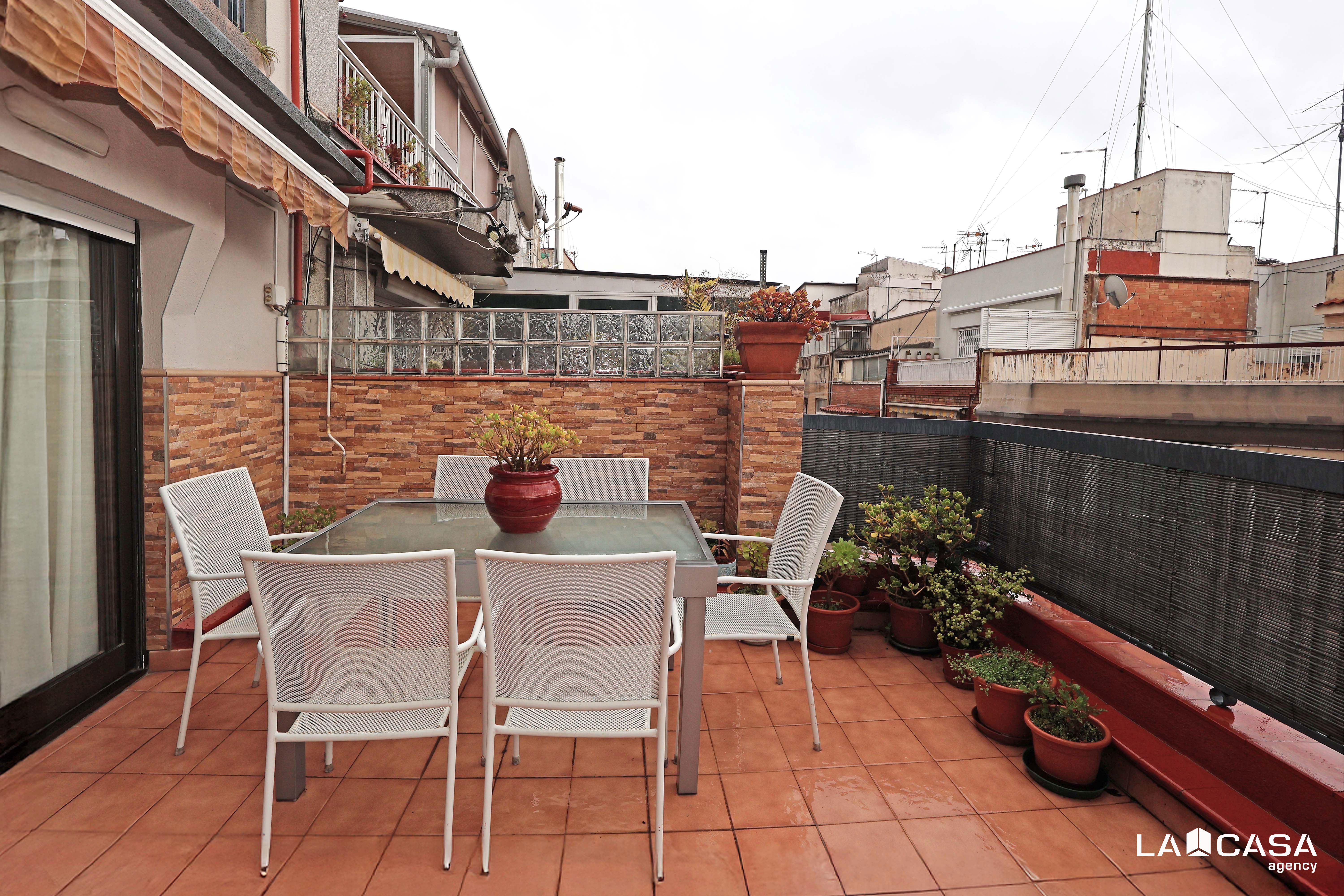 Terraza de Ático en venta en L'Hospitalet de Llobregat con Calefacción, Terraza y Trastero