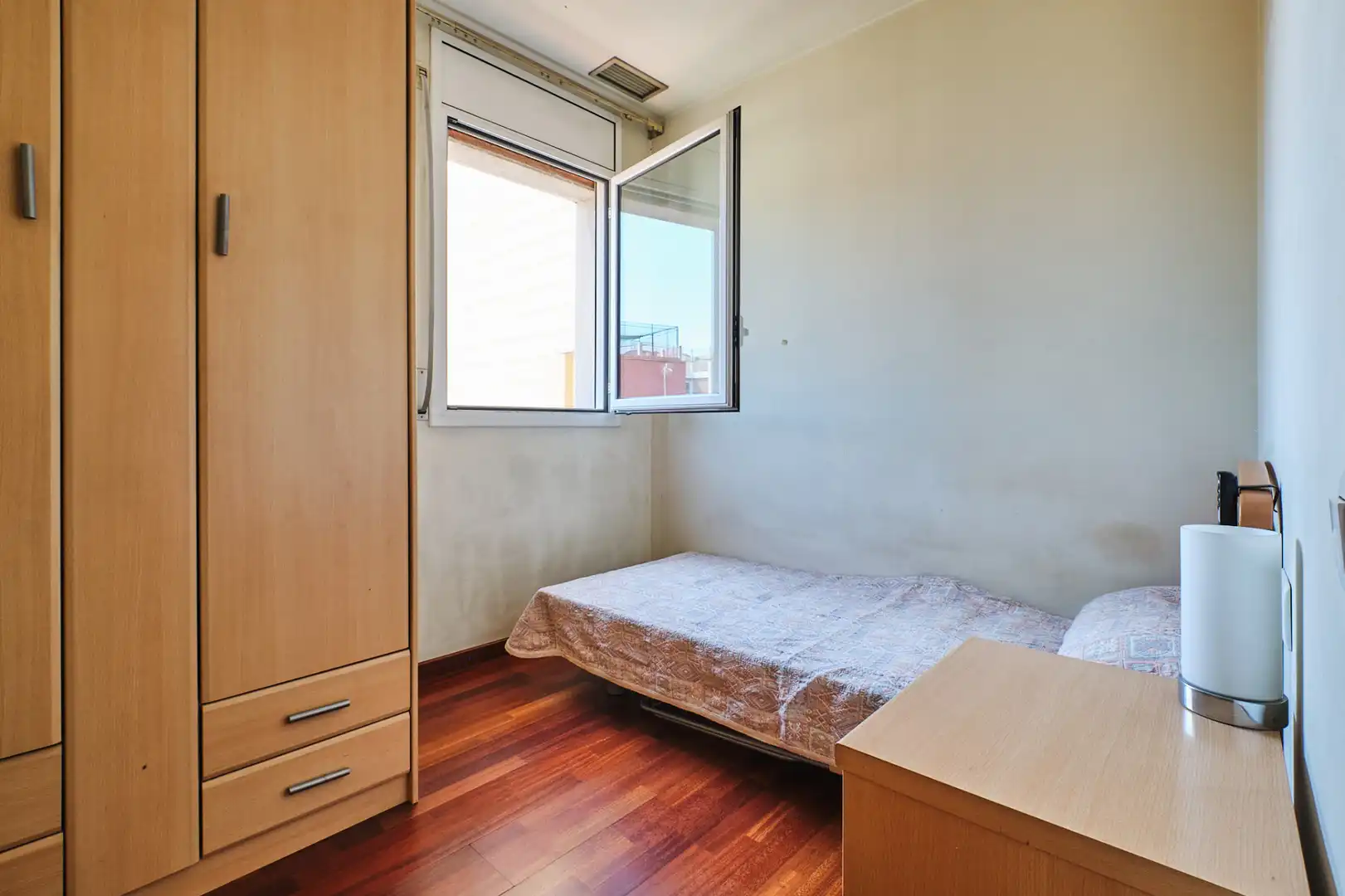 Habitación de Piso en venta en Barcelona con Aire acondicionado, Calefacción y Balcón