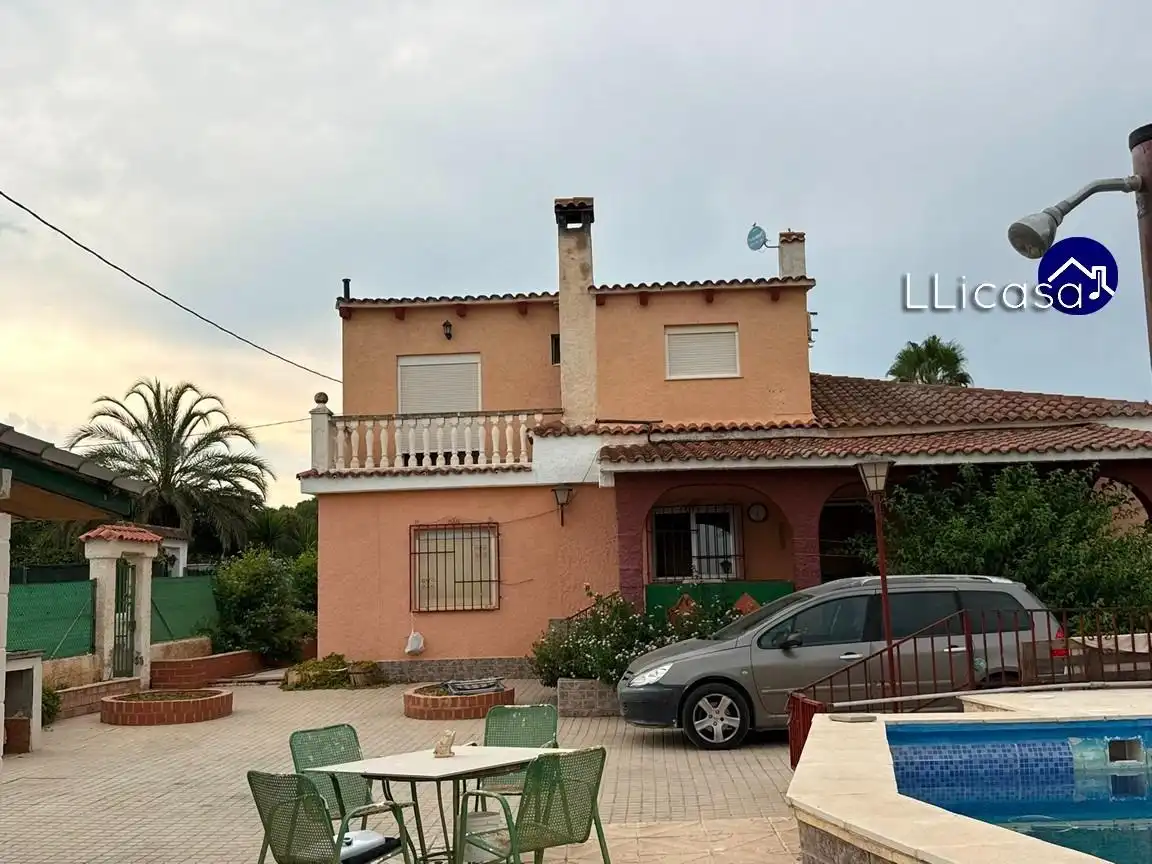 Xalet amb terrassa en venda a Vilamarxant