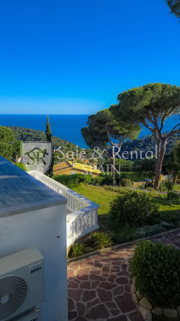 Exterior view of Houses for sale in Lloret de Mar  with Air Conditioner, Heating and Private garden