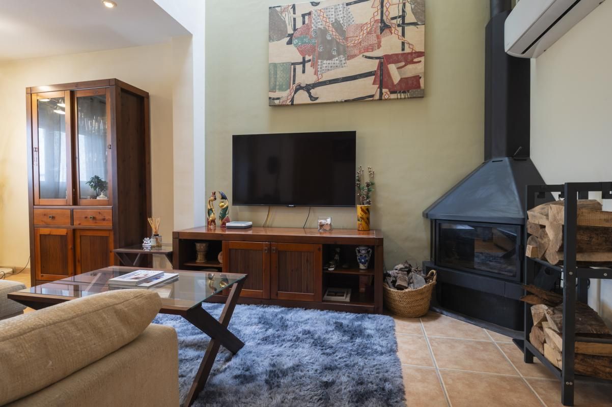 Sala de estar de Casa adosada en venta en Sant Antoni de Portmany con Aire acondicionado, Calefacción y Jardín privado