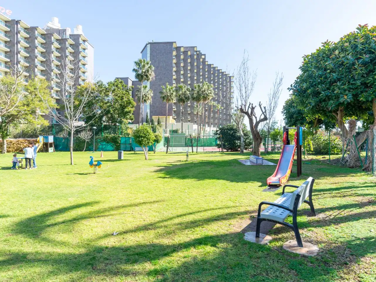 Vista exterior de Pis en venda en Torremolinos amb Aire condicionat i Piscina
