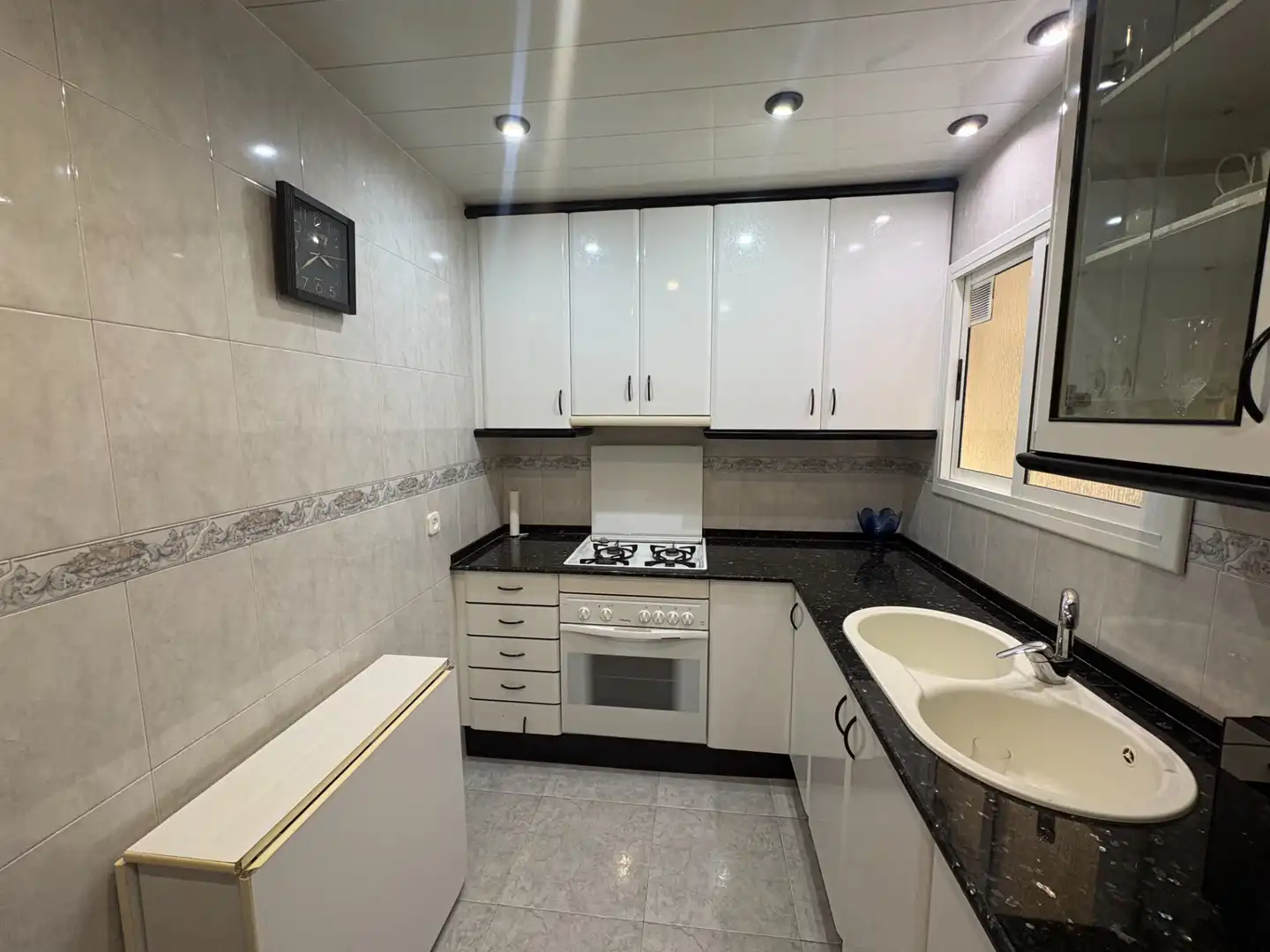 Küche von Wohnung zum Verkauf in Badalona mit Balkon