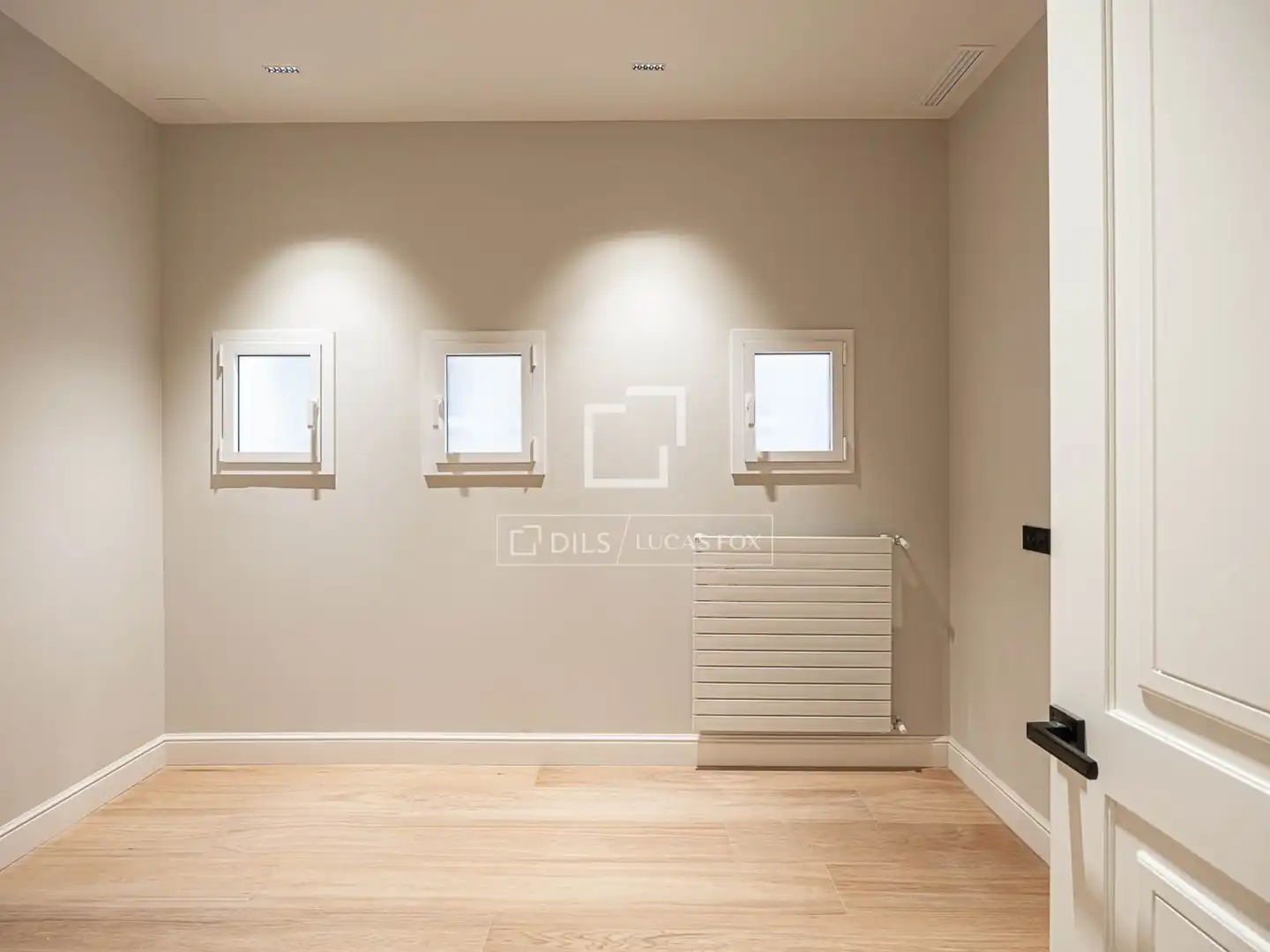 Wohnung zum Verkauf in Barcelona mit Klimaanlage, Heizung und Balkon