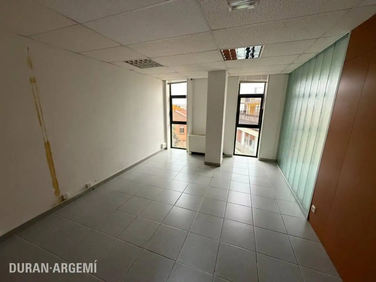 Oficina de lloguer en Terrassa amb Calefacció