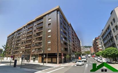 Vista exterior de Pis en venda en Bilbao  amb Calefacció i Balcó
