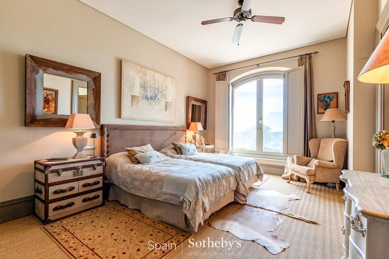 Schlafzimmer von Residential zum Verkauf in Casarrubios del Monte