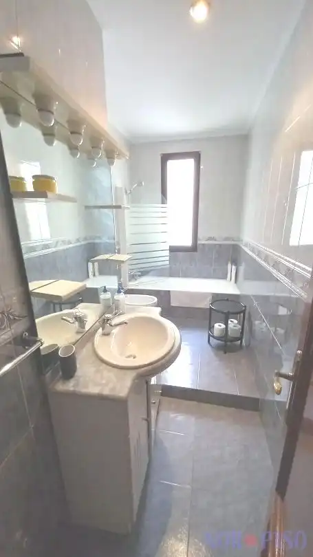 Bathroom of Flat for rent in Bilbao   with Heating, Furnished and Balcony
