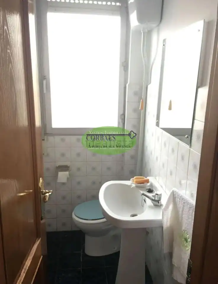 Badezimmer von Wohnung zum Verkauf in Xunqueira de Ambía mit Heizung, Abstellraum und Möbliert