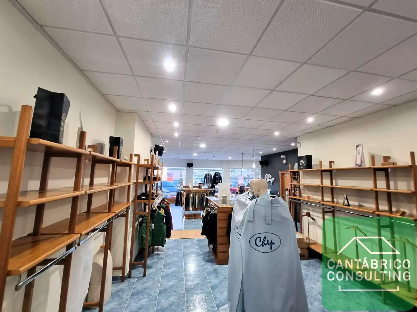 Local en venta en El Franco 