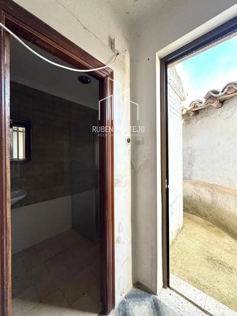 Casa adosada en venta en Gomecello con Calefacción, Terraza y Trastero