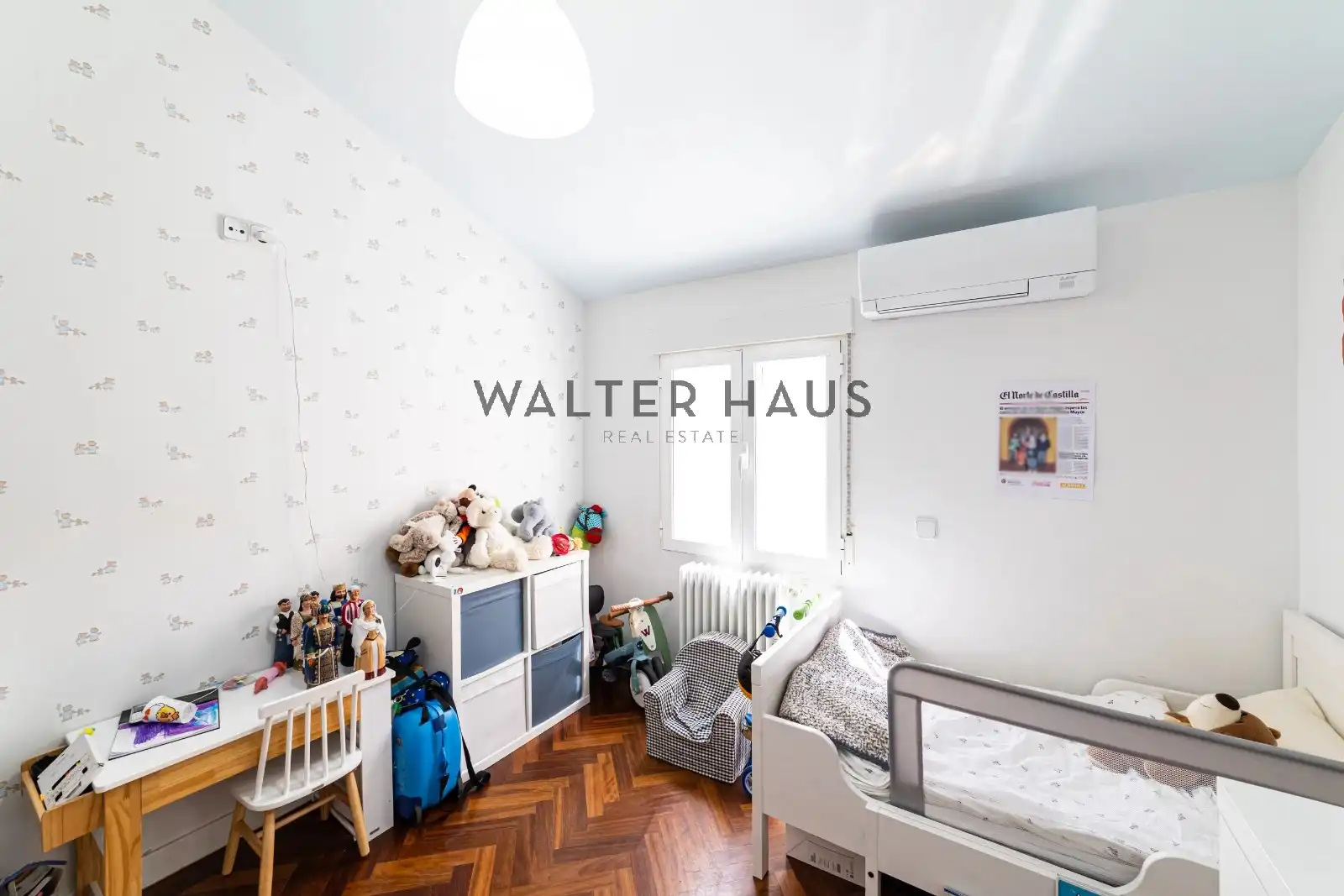 Habitación de Dúplex en venta en Madrid con Aire acondicionado, Calefacción y Horno