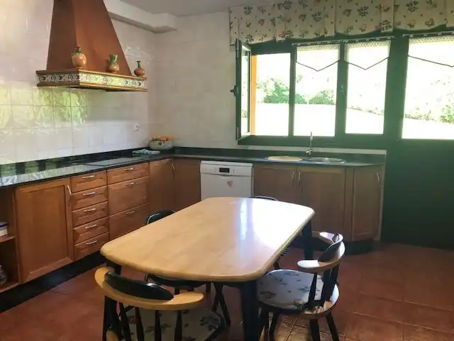 Cocina de Casa o chalet en venta en Llanera con Calefacción, Jardín privado y Parquet