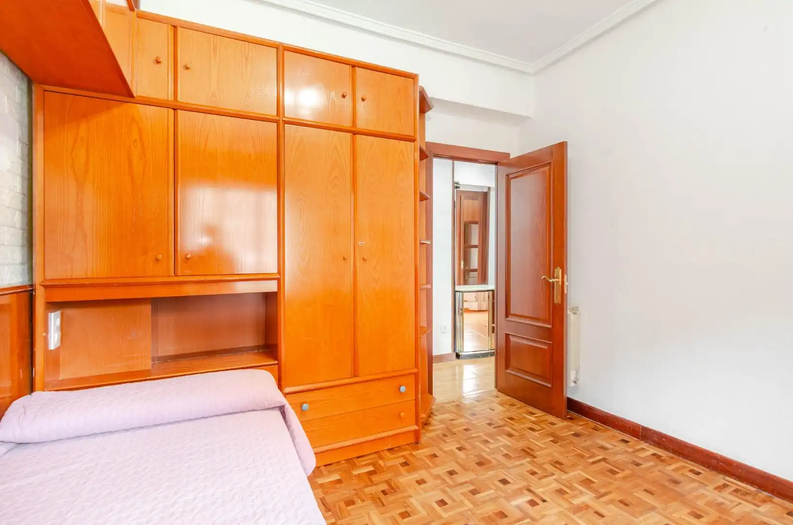 Flat for rent in Calle RAMON PEREZ DE AYALA, 52, San Pedro - Siana