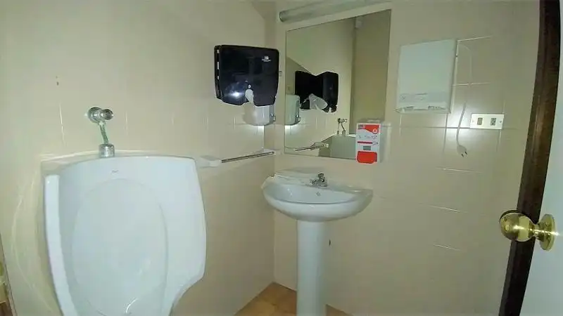 Bathroom of Commercial properties for rent in Vilagarcía de Arousa