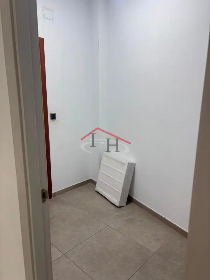 Local comercial en venda a Avenida Lancia, imagen 11