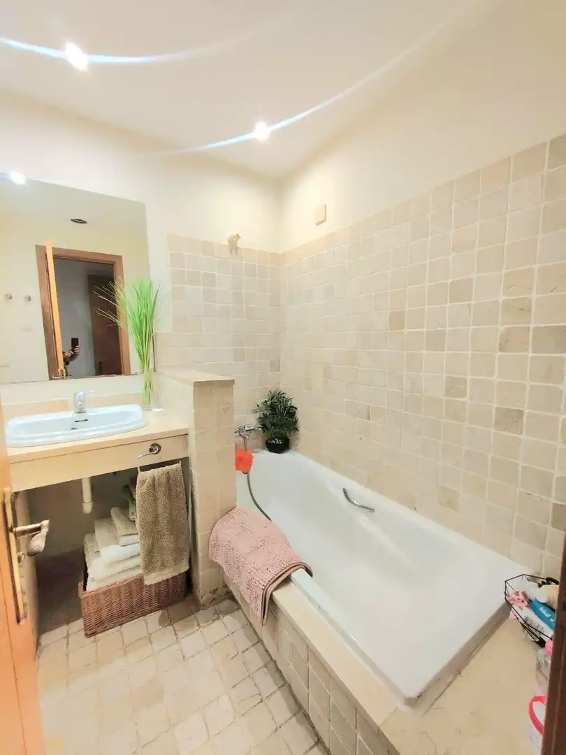 Baño de Apartamento en venta en Marbella con Calefacción, Jardín privado y Terraza