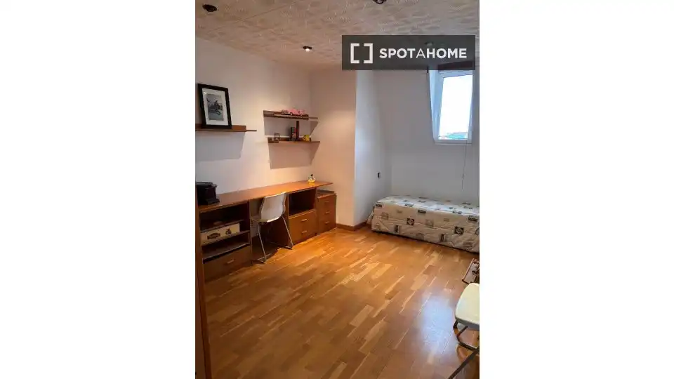 Schlafzimmer von Wohnung zur untervermieten in Sabadell mit Klimaanlage, Terrasse und Möbliert