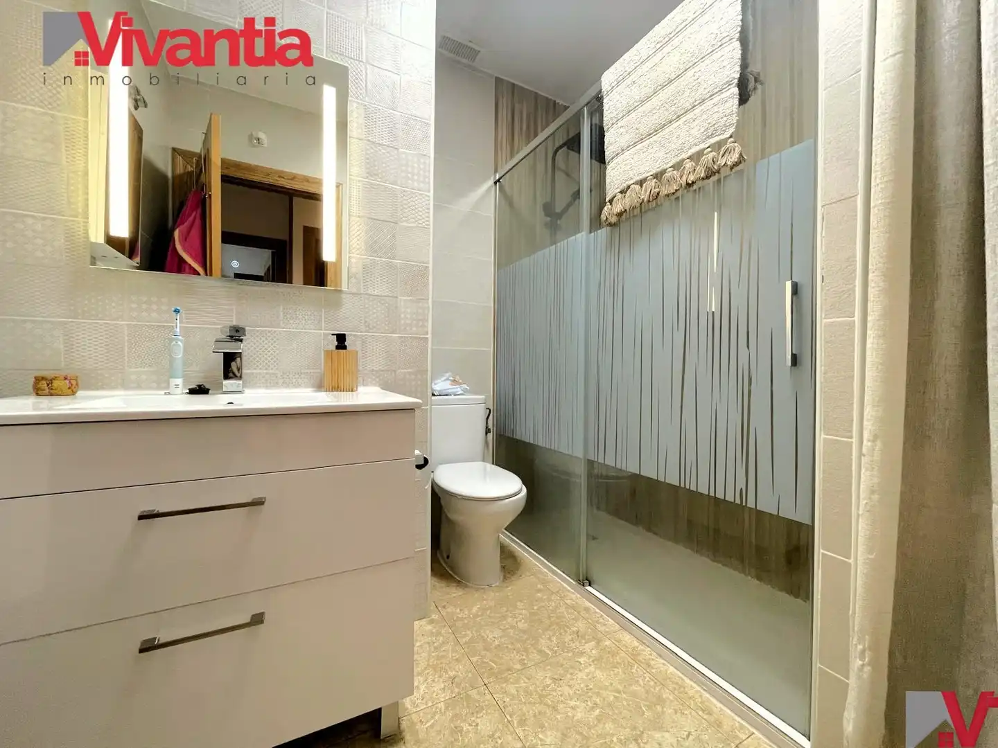 Badezimmer von Dachboden zum Verkauf in Lorca mit Klimaanlage, Terrasse und Abstellraum