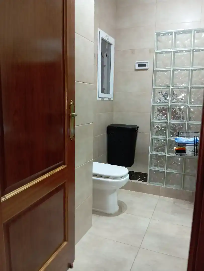 Bany de Casa adosada en venda en Dos Hermanas amb Aire condicionat i Balcó