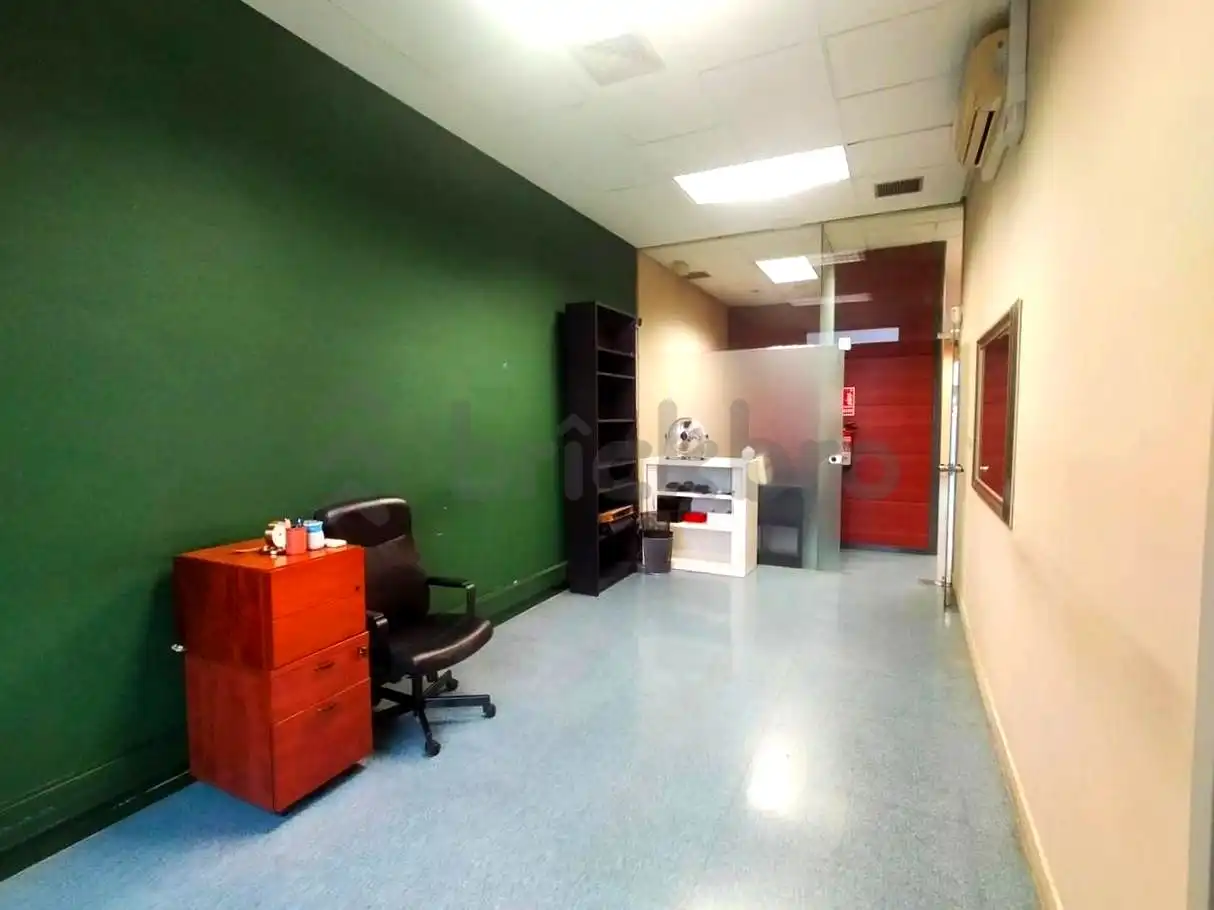 Commercial properties for sale in Barcelona  with Air Conditioner