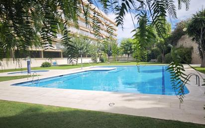 Swimming pool of Flat for sale in Vilanova i la Geltrú  with Air Conditioner, Heating and Private garden