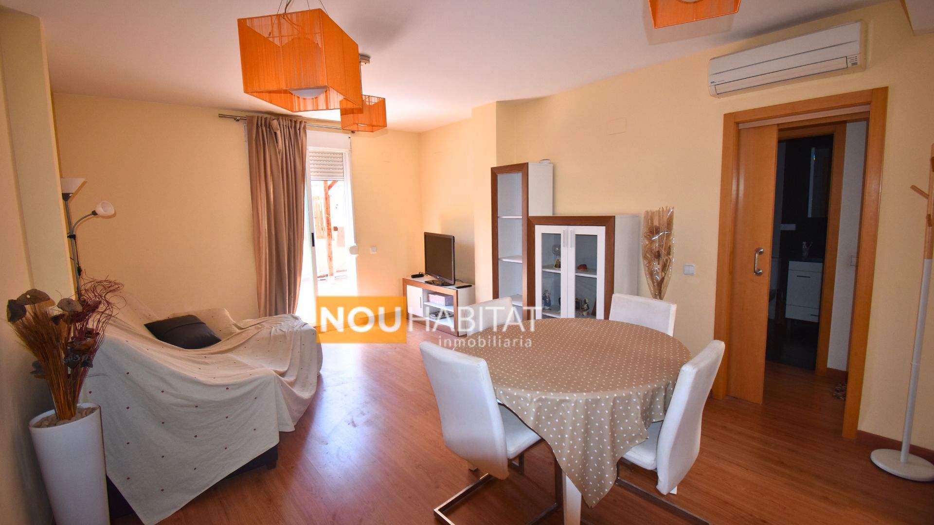 Sala d'estar de Àtic en venda en Montserrat amb Parquet, Terrassa i Traster