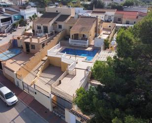 Vista exterior de Casa adosada en venda en Torrevieja amb Aire condicionat, Jardí privat i Terrassa