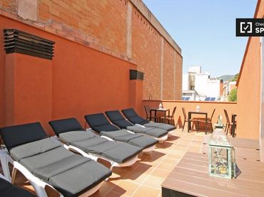 Appartamento con balcone in affitto a Gràcia
