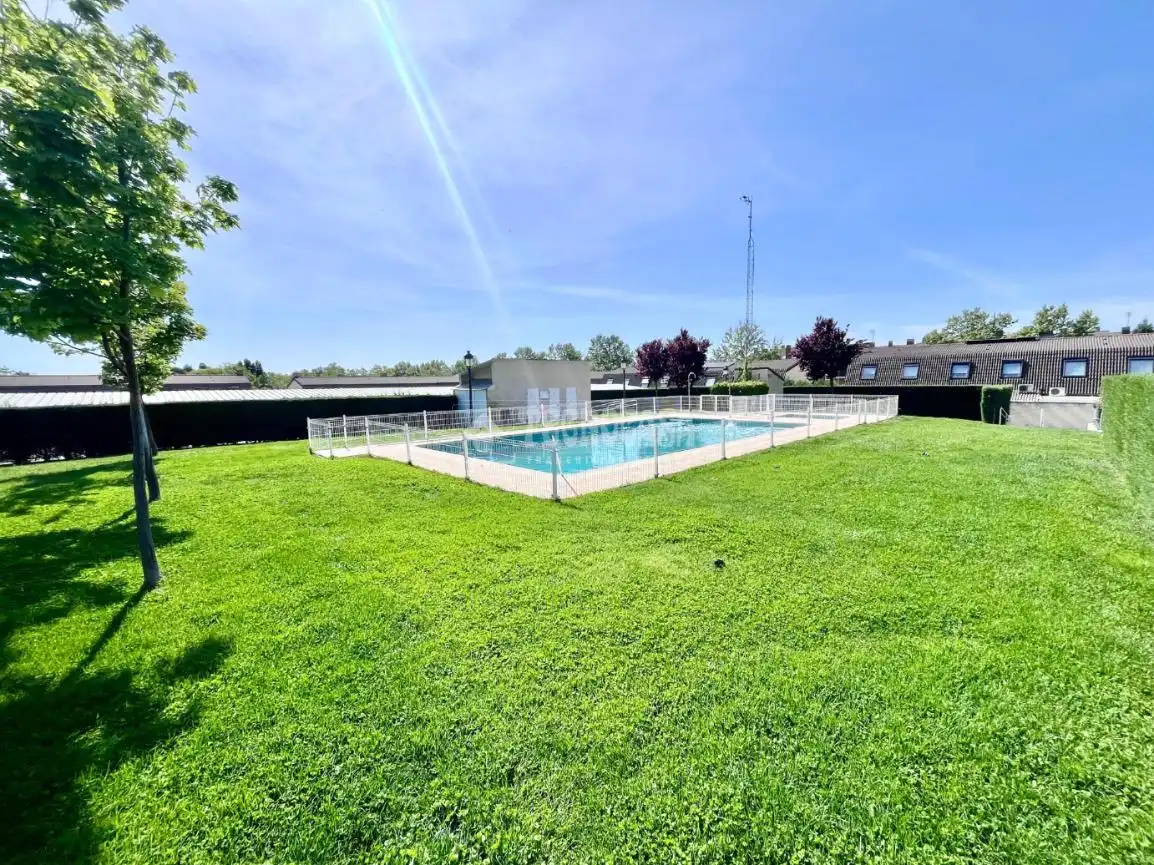 Piscina de Casa adosada en venta en Illescas con Aire acondicionado, Calefacción y Terraza