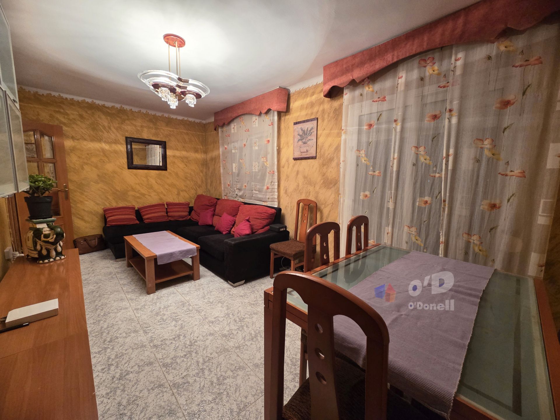 Living room of Flat for sale in Sant Boi de Llobregat  with Air Conditioner, Heating and Balcony
