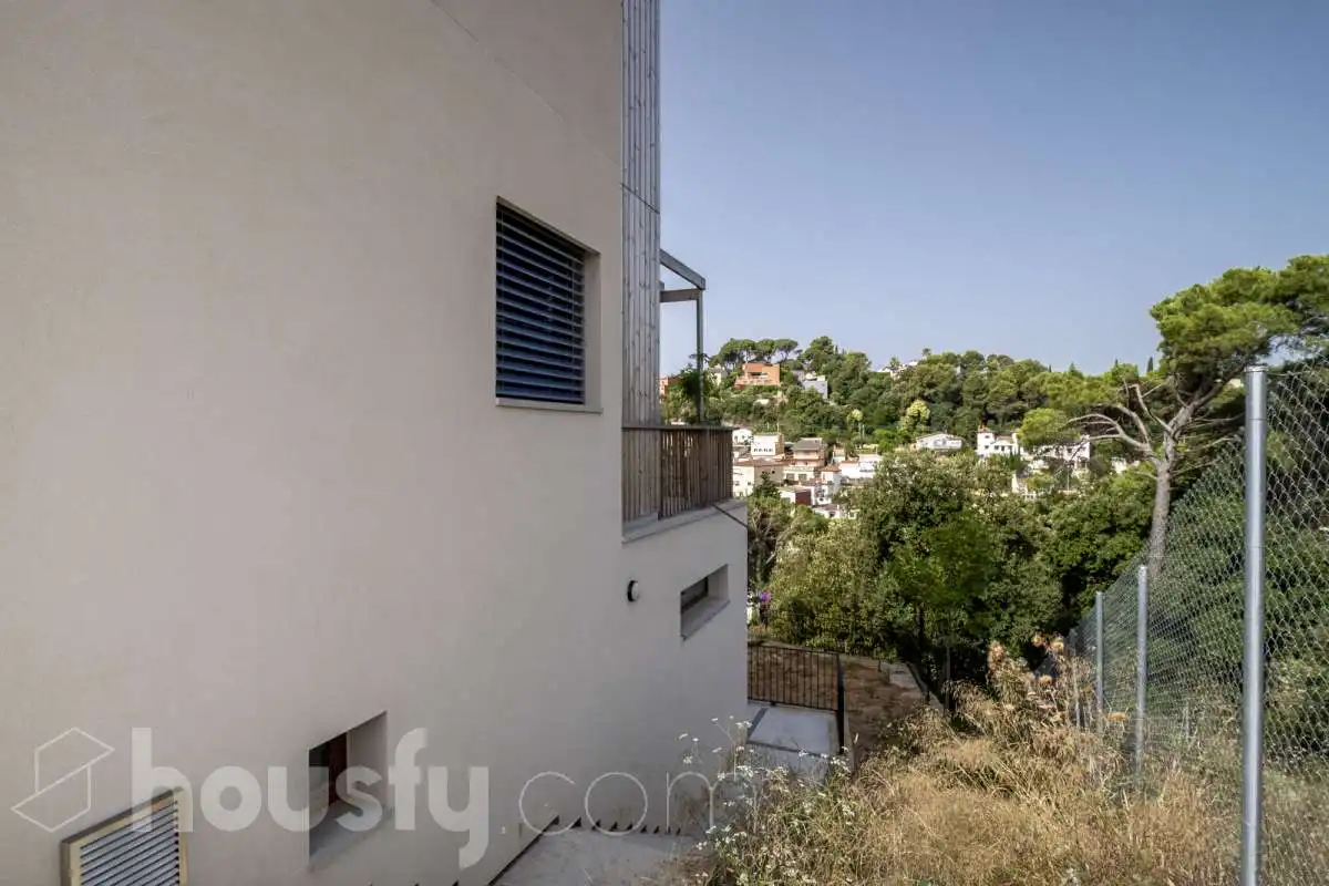Vista exterior de Casa o chalet en venta en Sant Cugat del Vallès con Aire acondicionado, Jardín privado y Terraza