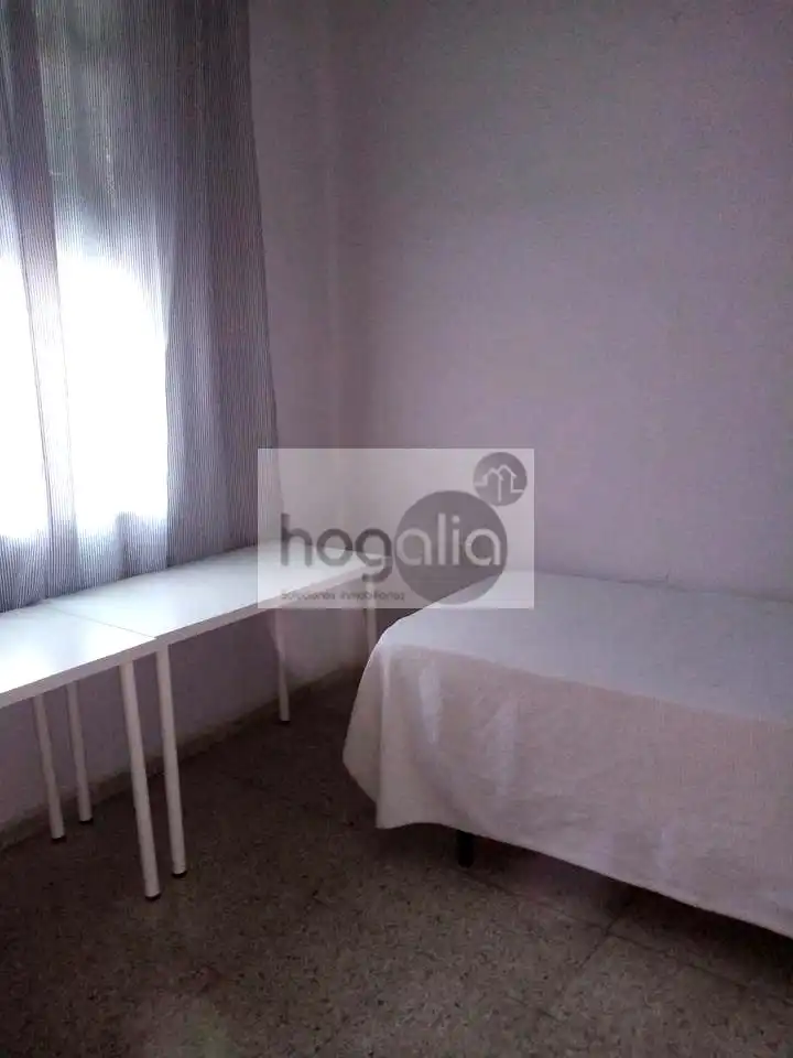 Habitación de Piso de alquiler en Sevilla con Aire acondicionado y Amueblado