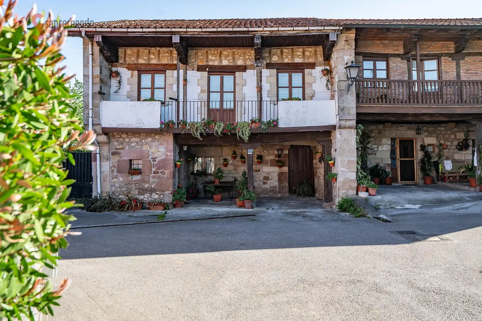 Vista exterior de Casa adosada en venta en Torrelavega  con Jardín privado, Terraza y Trastero