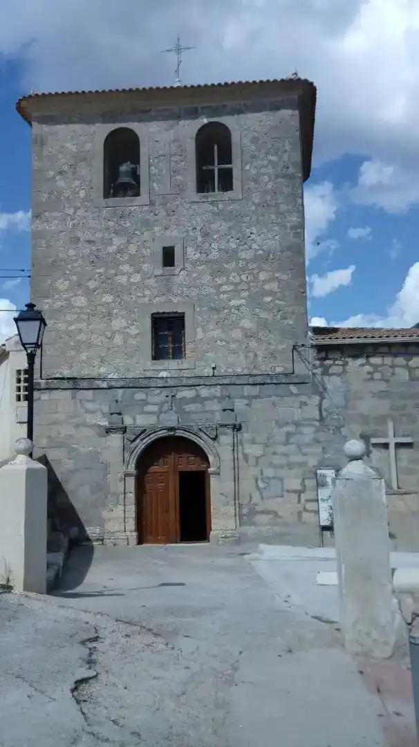 Vista exterior de Casa adosada en venda en La Peraleja   amb Traster i Balcó