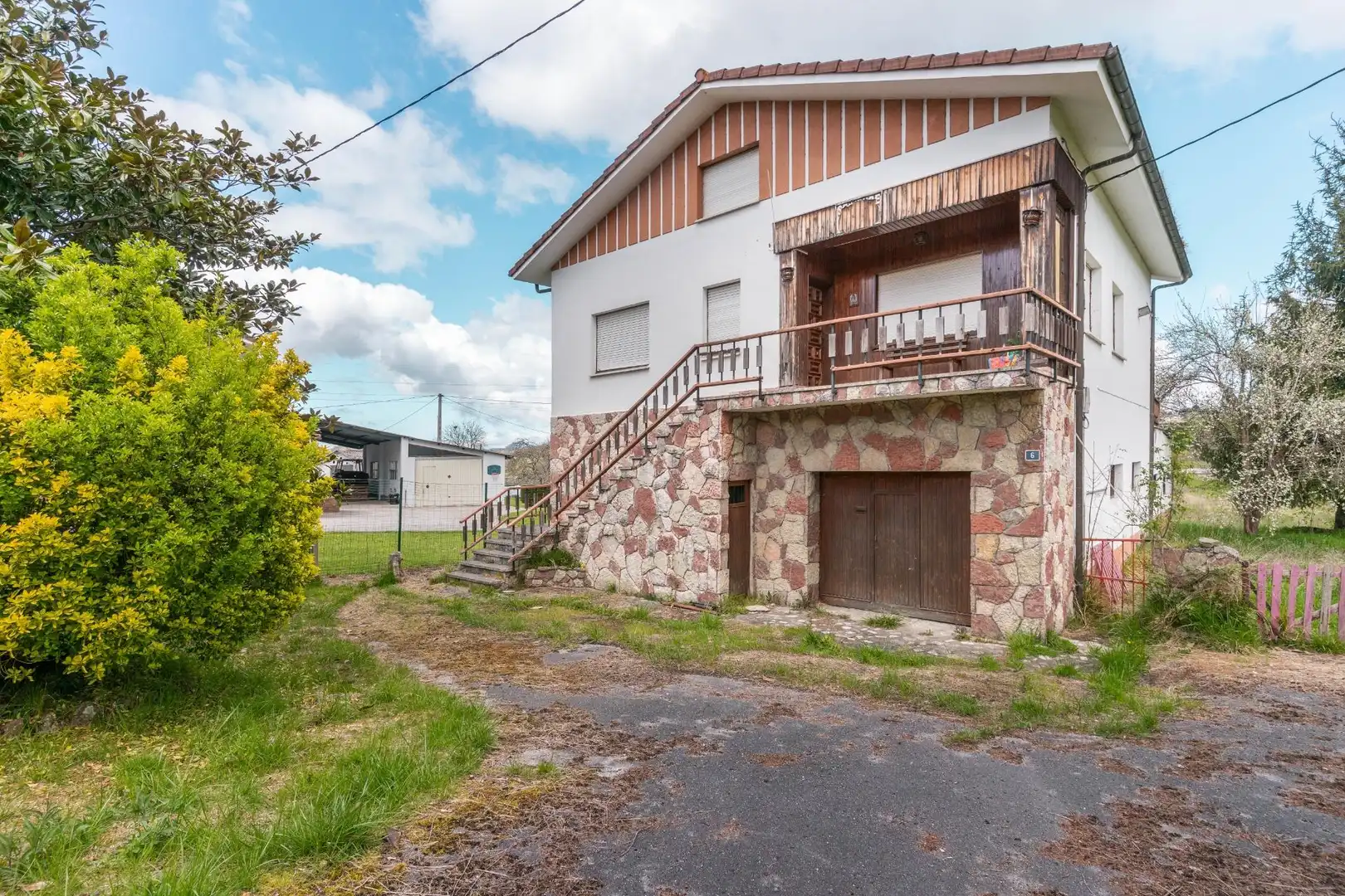 Vista exterior de Finca rústica en venda en Bimenes amb Terrassa, Traster i Moblat
