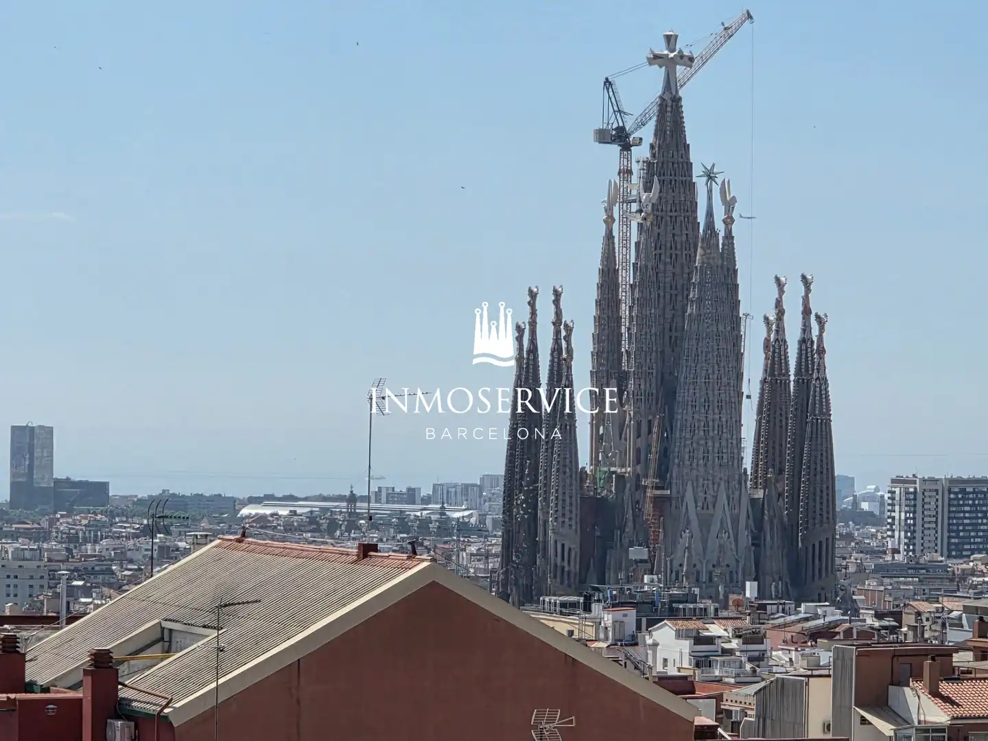 Vista exterior de Pis en venda en Barcelona amb Terrassa i Balcó