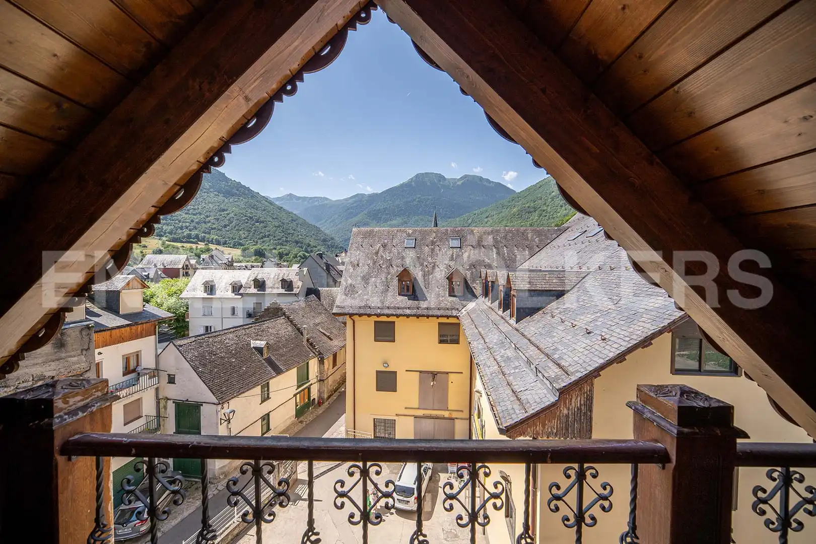 Vista exterior de Edifici en venda en Bossòst