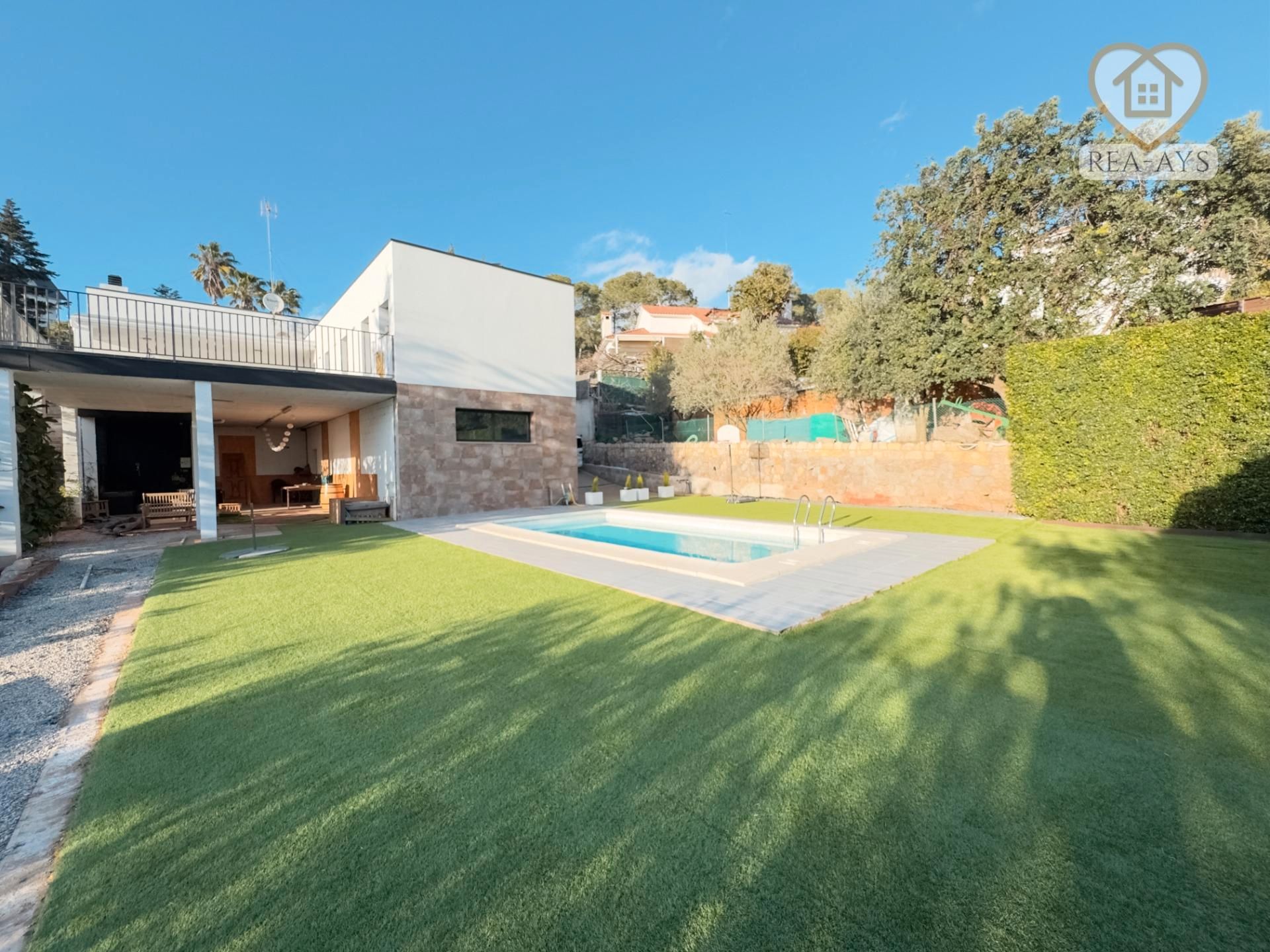 Garden of Houses for sale in Pallejà  with Air Conditioner, Heating and Private garden