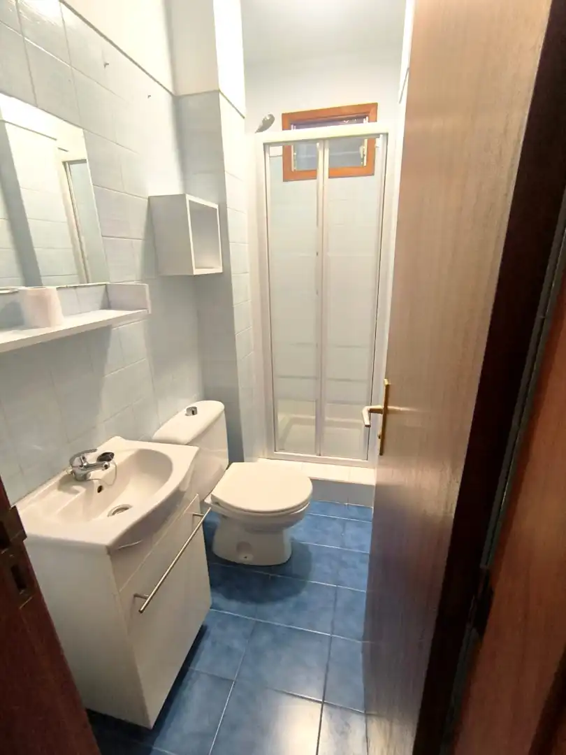 Baño de Piso en venta en Santa Cruz de Tenerife con Horno, Lavadora y Balcón