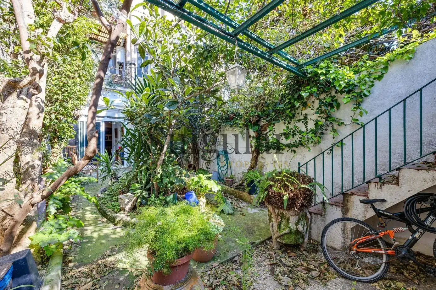 Jardí de Edifici en venda en Barcelona