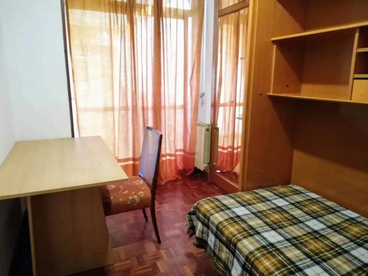 Bedroom of Flat for rent in Burgos  with Heating, Parquet flooring and Furnished