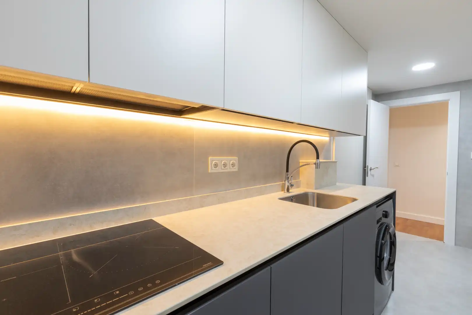 Kitchen of Flat for sale in Granada  with Air Conditioner, Heating and Parquet flooring