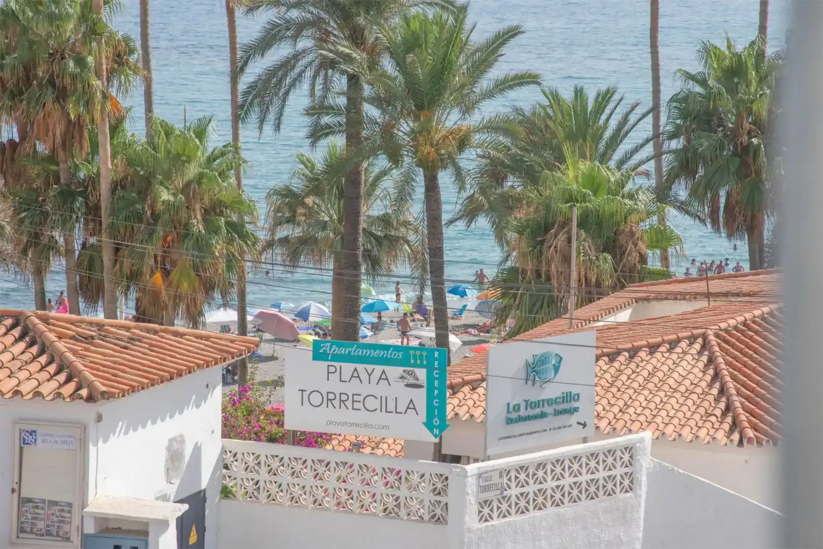 Vista exterior de Casa o xalet de lloguer en Nerja amb Aire condicionat, Jardí privat i Traster